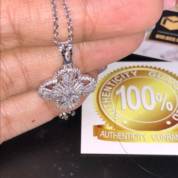 18k Genuine Swarovski Crystal Flower Necklace SALE - Picture 4 of 7